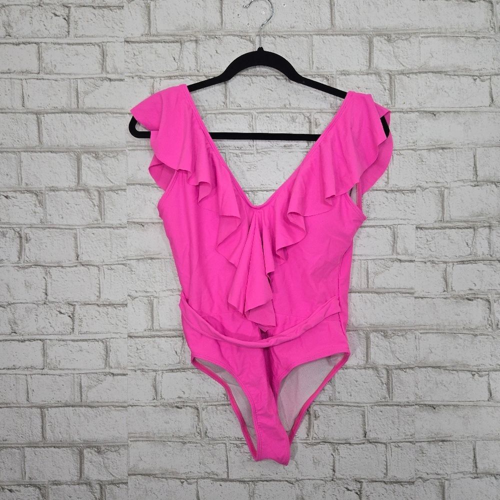 Hot pink one-piece‎ low back swimsuit